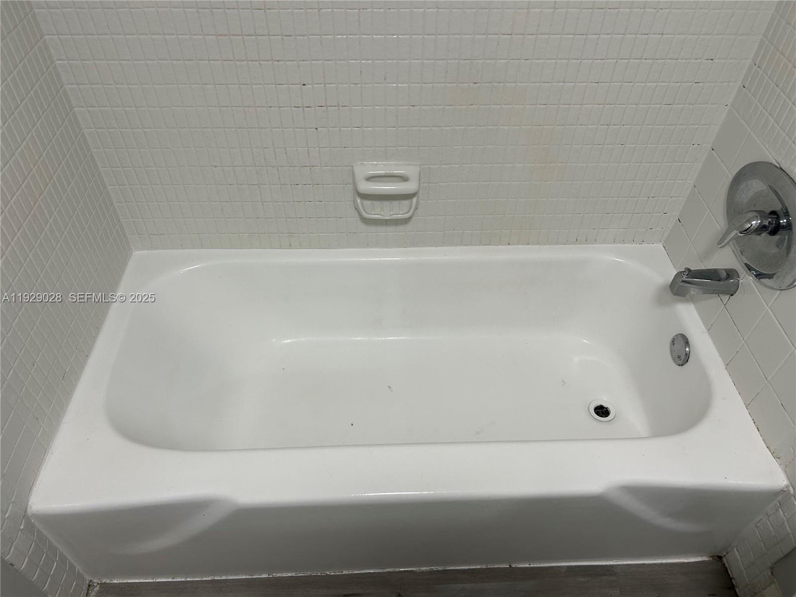 LAUDERDALE - Residential Lease