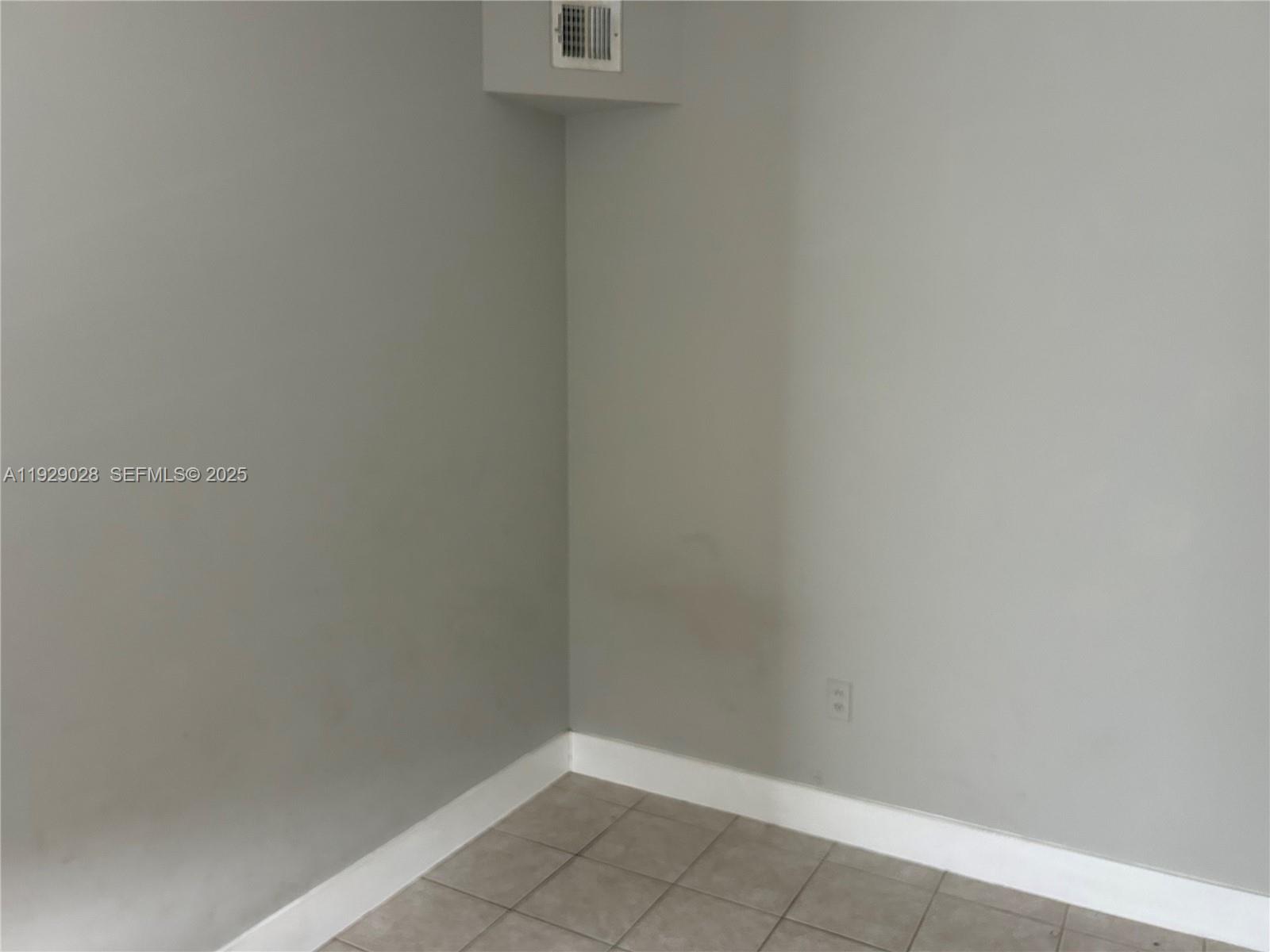 LAUDERDALE - Residential Lease