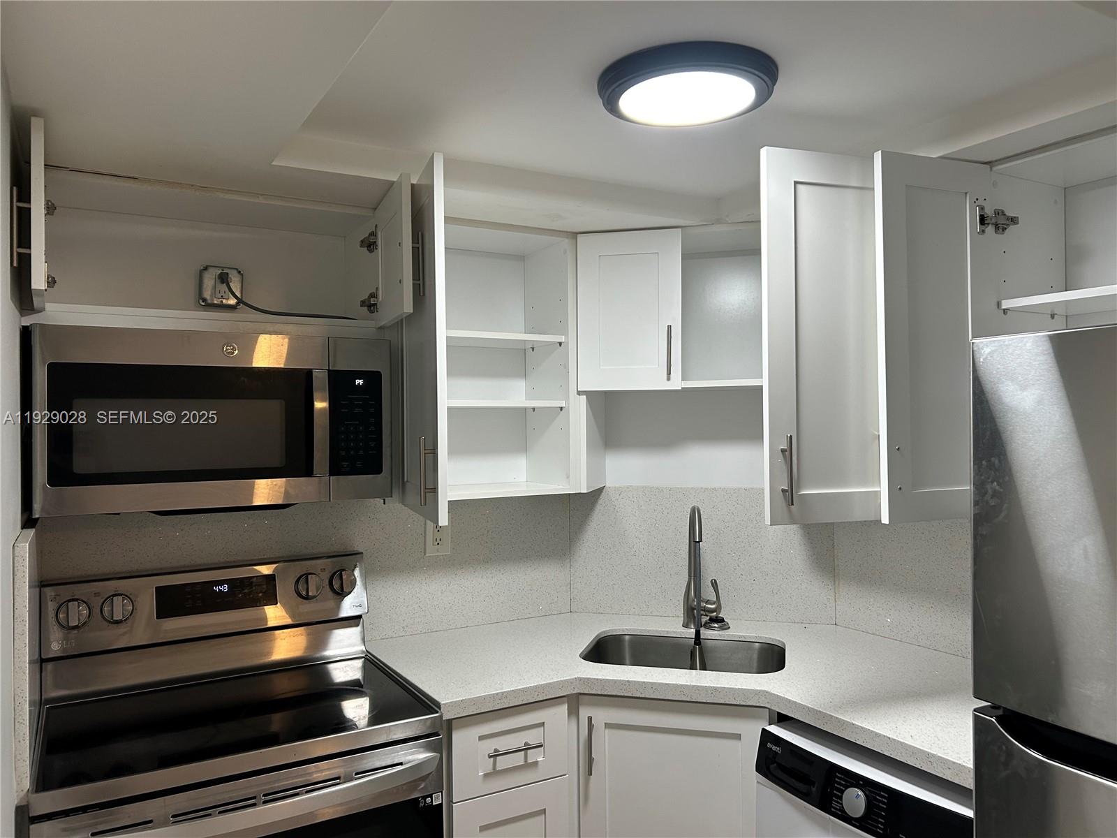 LAUDERDALE - Residential Lease