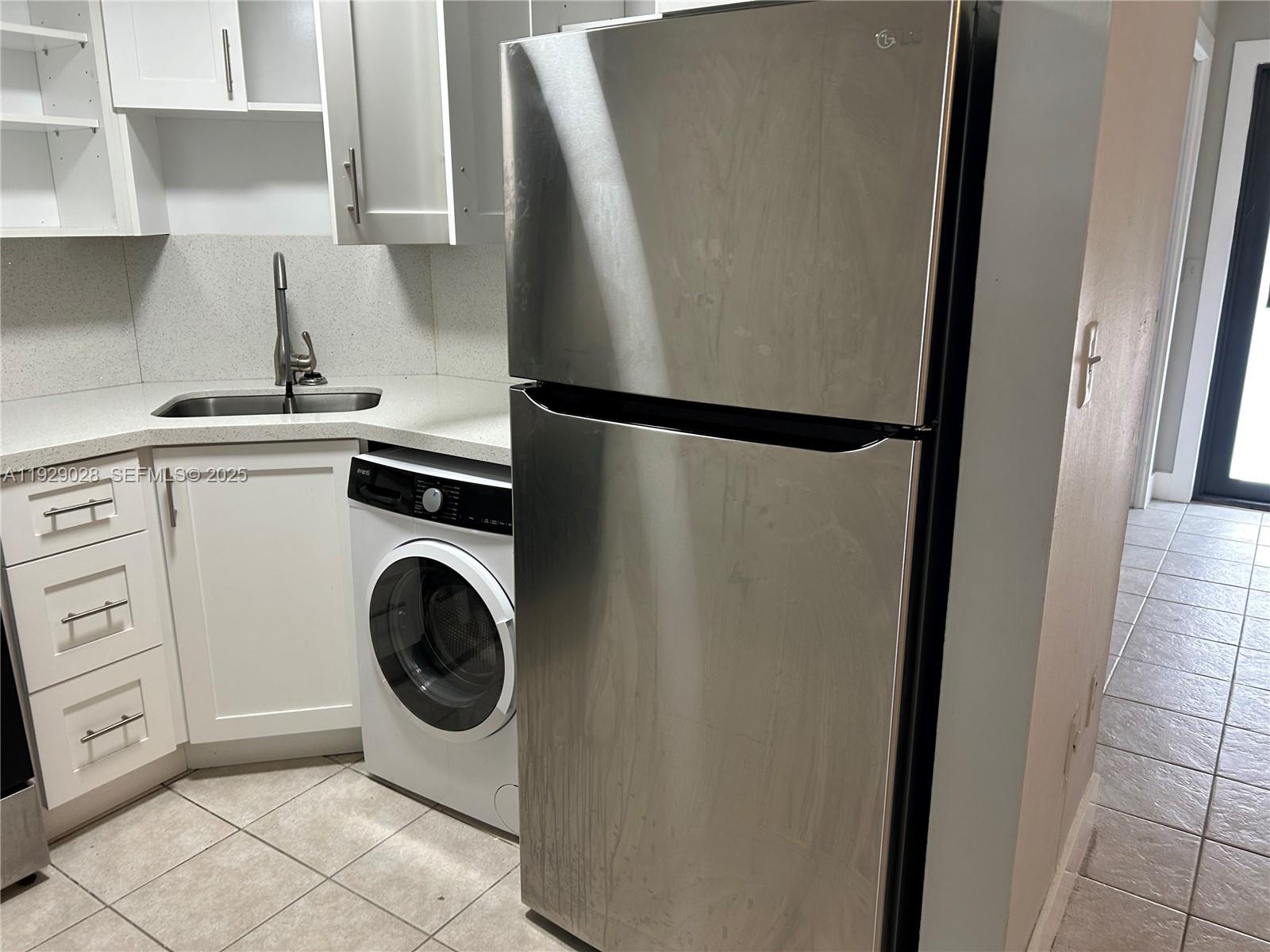 LAUDERDALE - Residential Lease