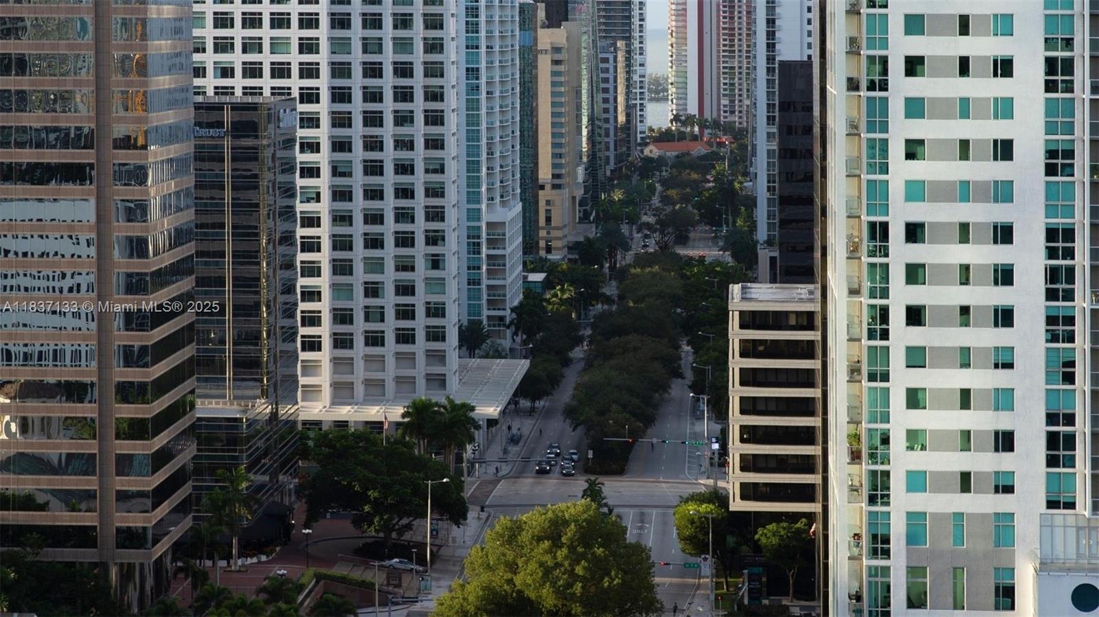 1435 Brickell Ave 3106, Miami, FL, 33131/$2,530,000 3 1435 Brickell Ave 3106
