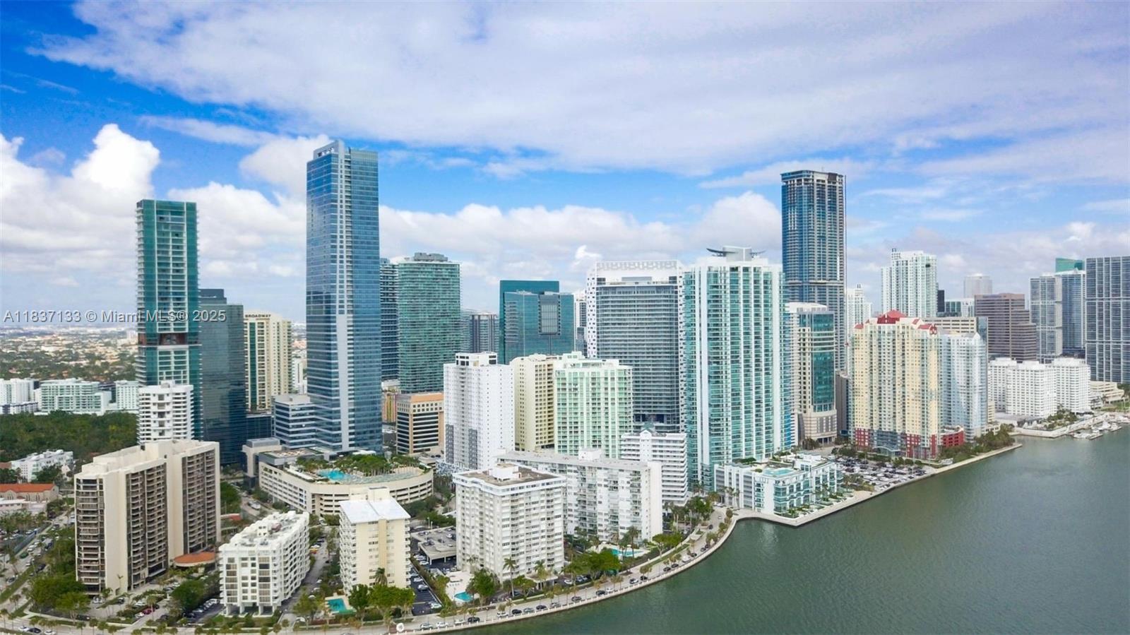 1435 Brickell Ave 3106, Miami, FL, 33131/$2,530,000 2 1435 Brickell Ave 3106