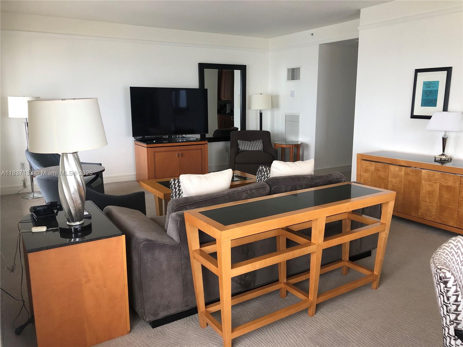 1435 Brickell Ave 3106, Miami, FL, 33131/$2,530,000 4 1435 Brickell Ave 3106