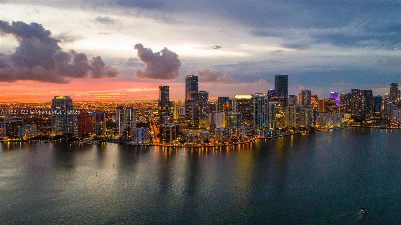 1435 Brickell Ave 3106, Miami, FL, 33131/$2,530,000 1 1435 Brickell Ave 3106