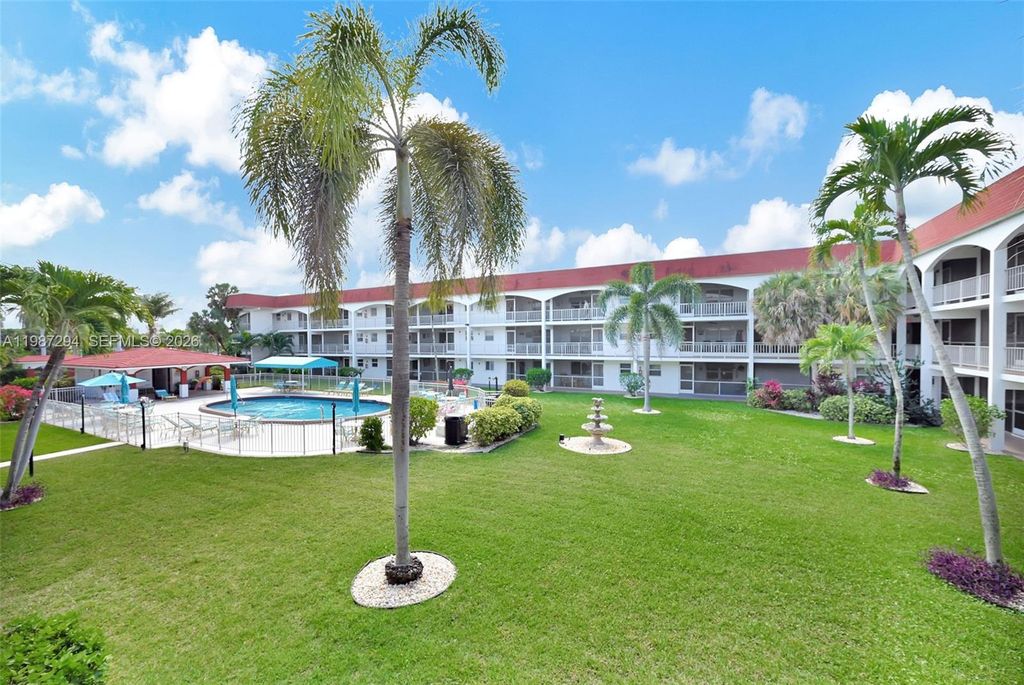 Photo of 580 Egret Dr #122, Hallandale Beach, FL 33009 (MLS # A11987294)