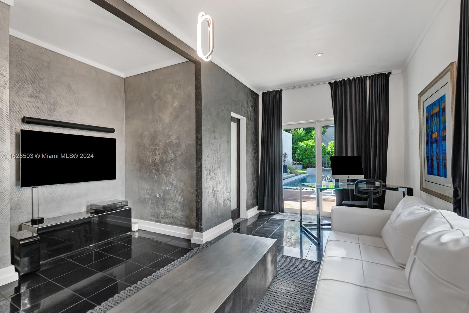 SURPRISE LAKE - Residential