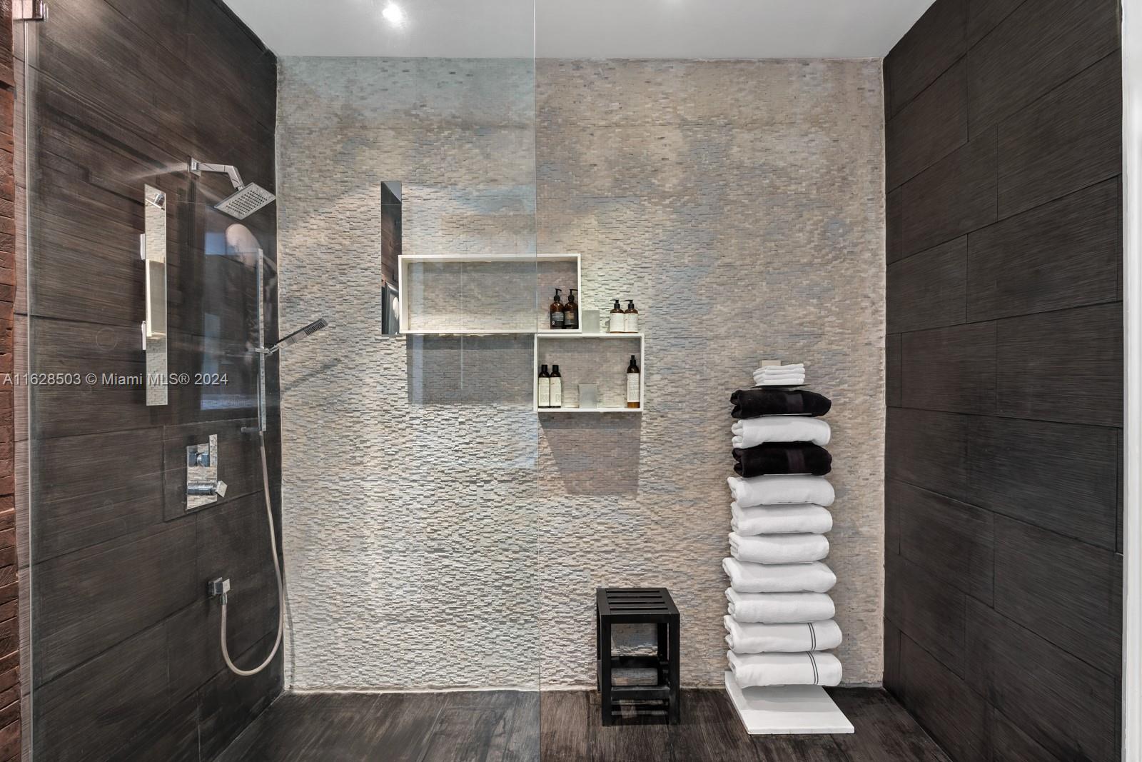 SURPRISE LAKE - Residential