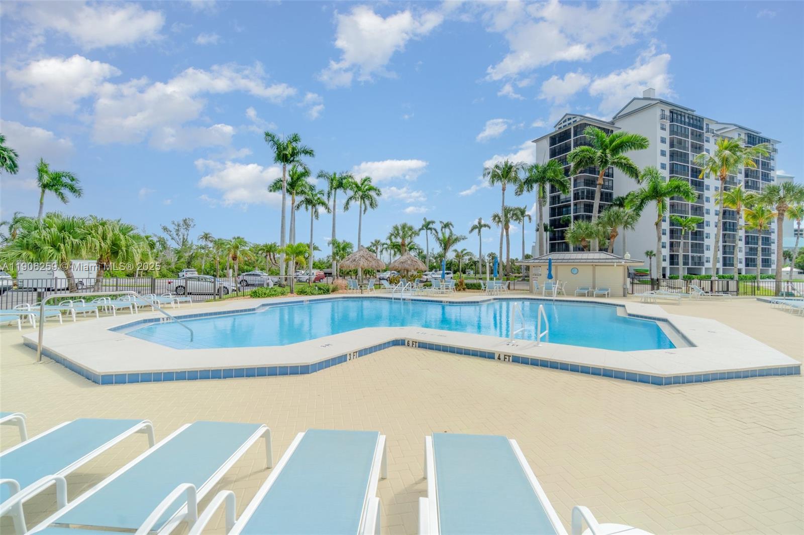 SANIBEL HARBOUR TOWER COND - Residential