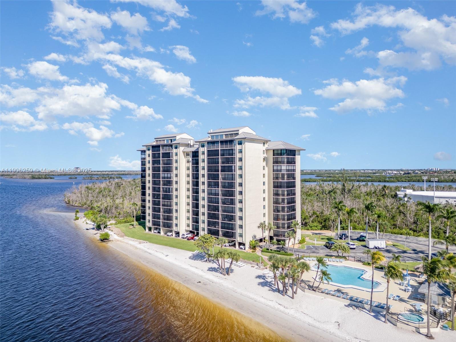 SANIBEL HARBOUR TOWER COND - Residential