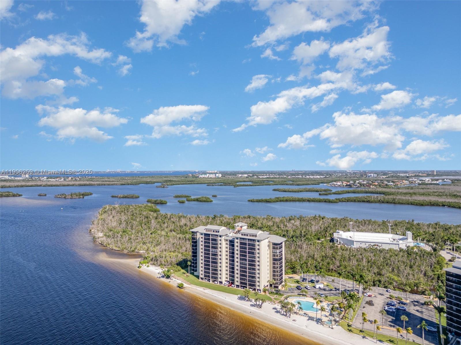 SANIBEL HARBOUR TOWER COND - Residential