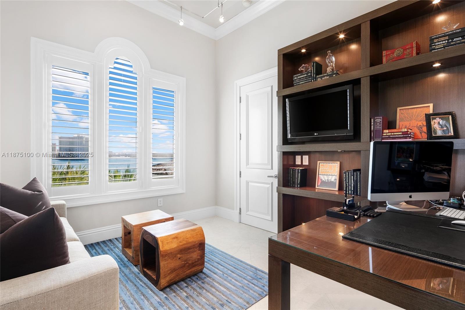 ISLAND ESTATES - Residential