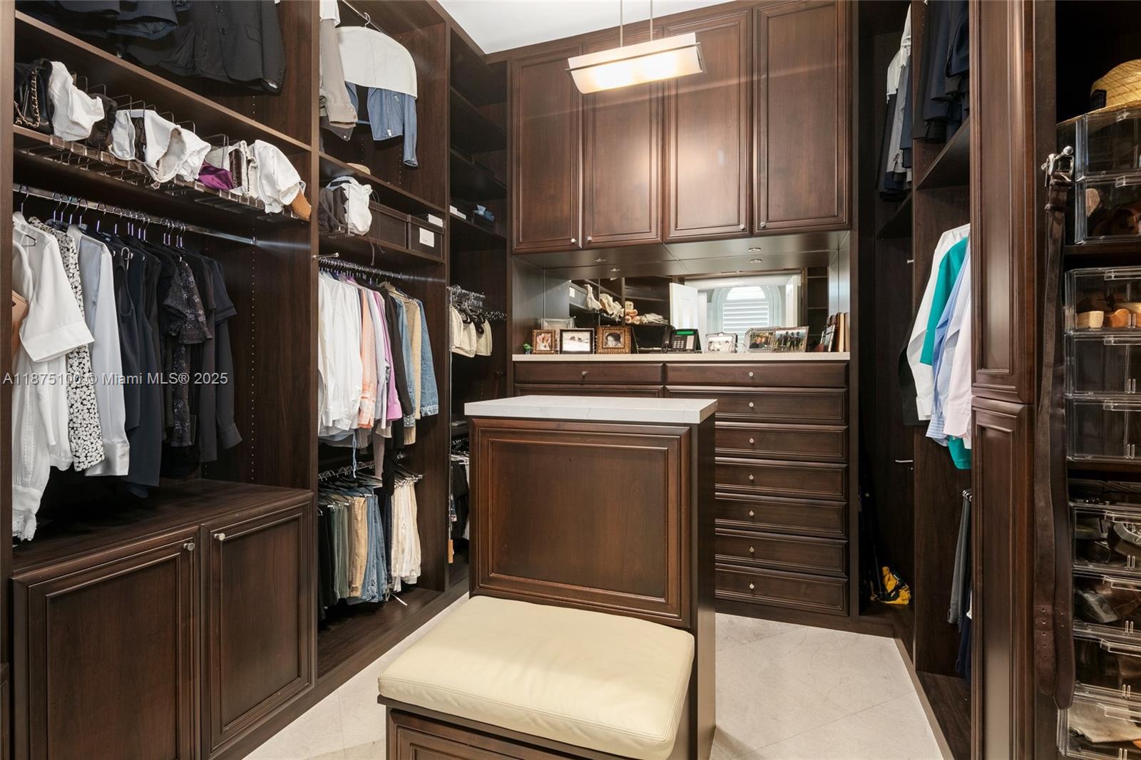 ISLAND ESTATES - Residential