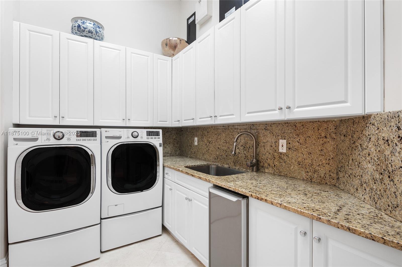 ISLAND ESTATES - Residential