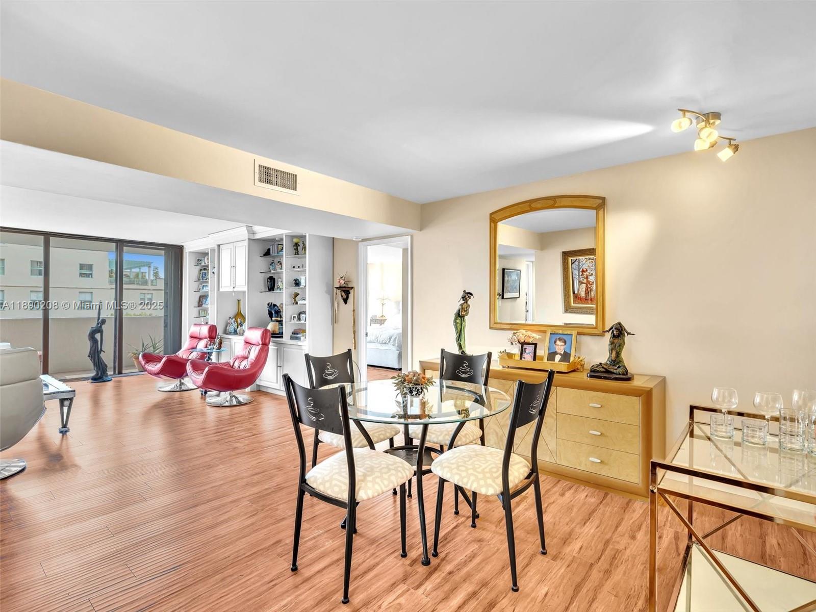 600 Biltmore Way 406