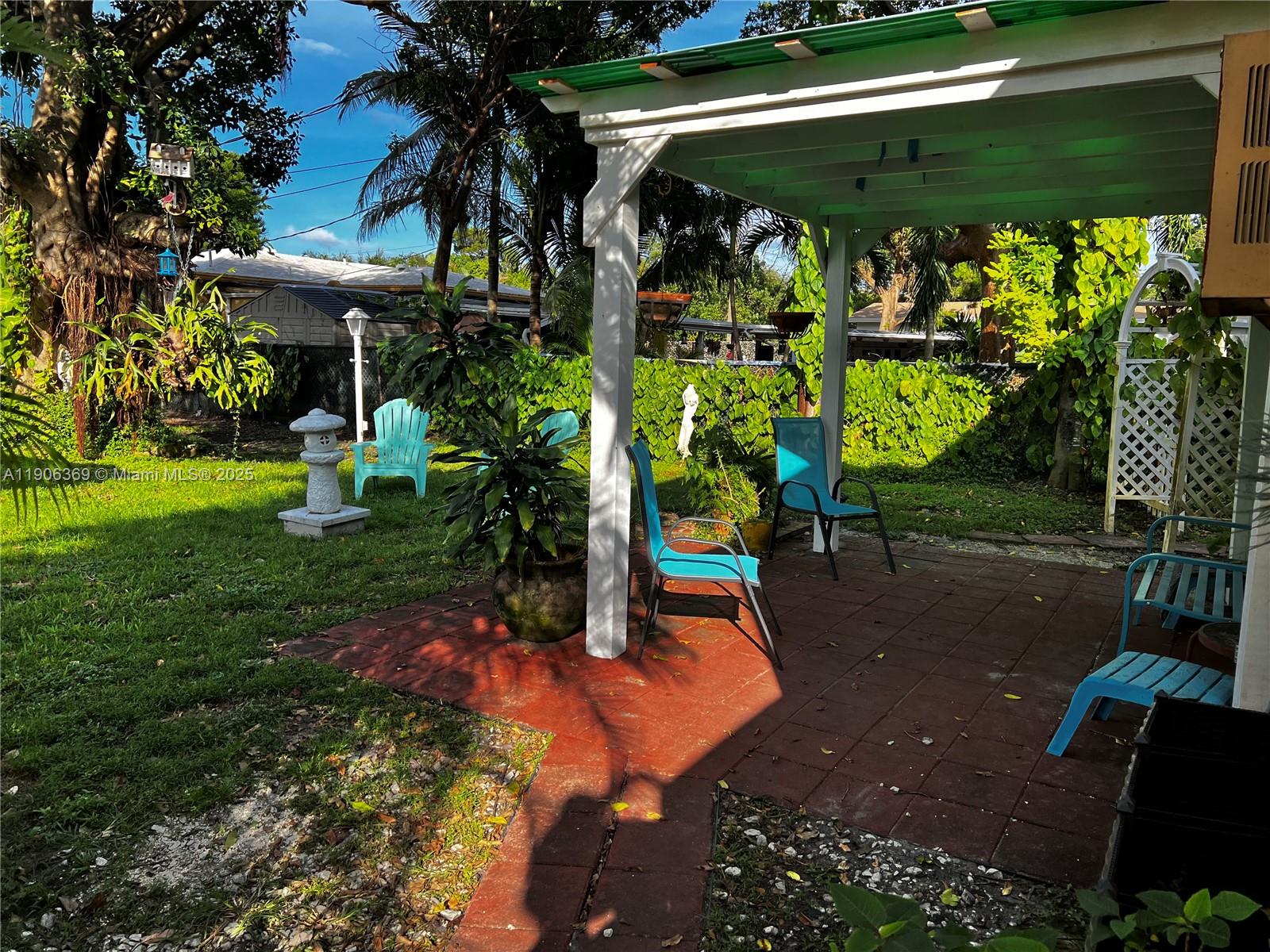 HOLLYWOOD LITTLE RANCHES - Residential Lease