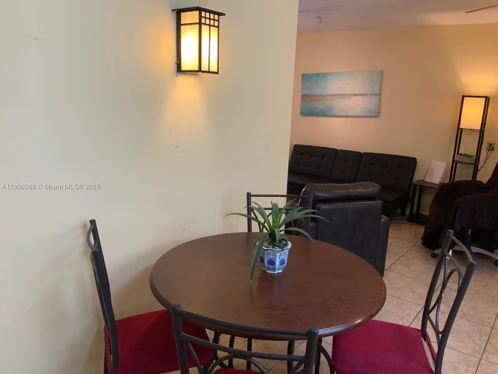 HOLLYWOOD LITTLE RANCHES - Residential Lease