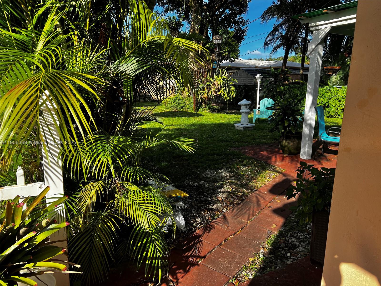 HOLLYWOOD LITTLE RANCHES - Residential Lease