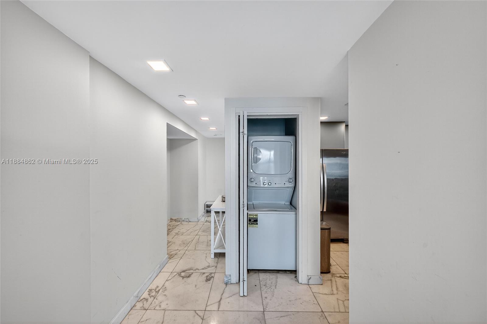 THE BENTLEY BAY CONDO - Residential Lease