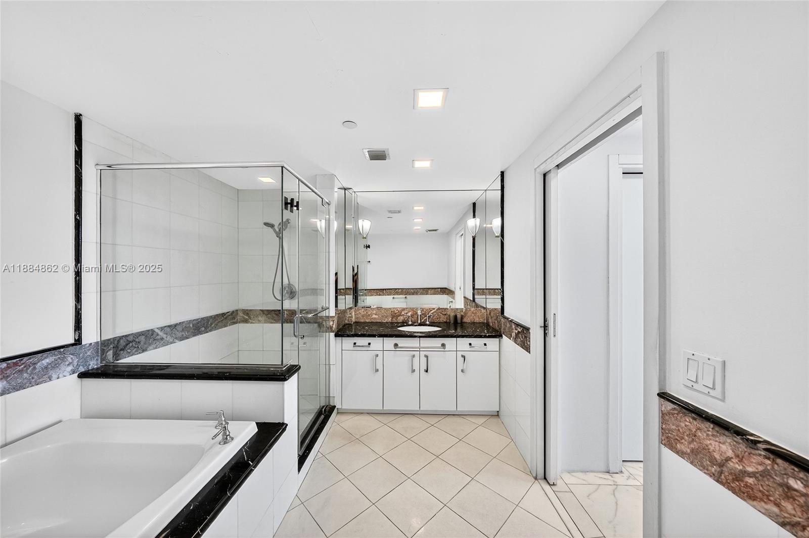 THE BENTLEY BAY CONDO - Residential Lease