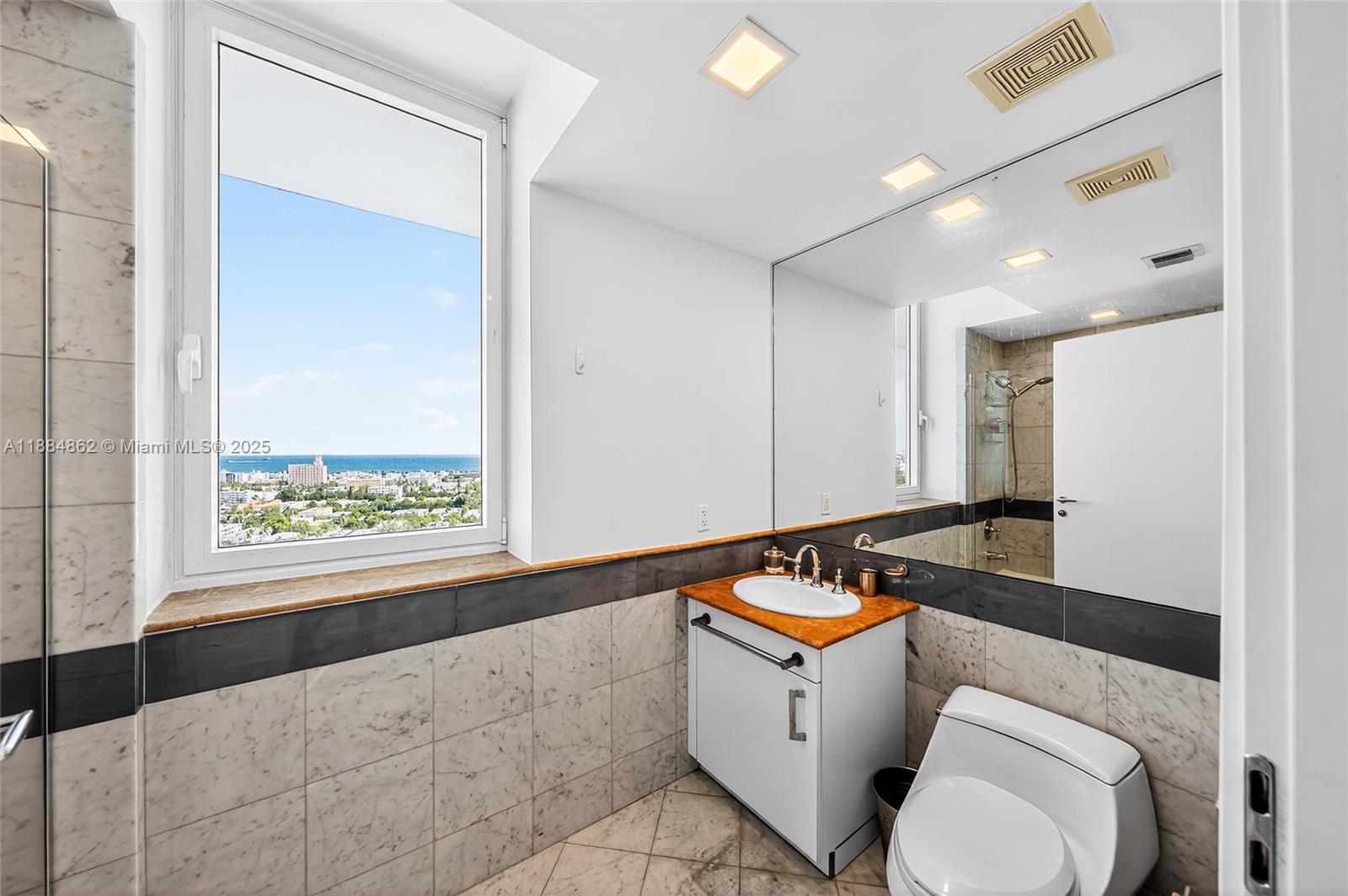 THE BENTLEY BAY CONDO - Residential Lease