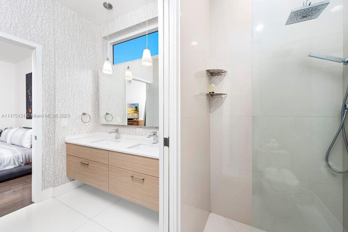 BAY HOUSE MIAMI CONDO - Residential