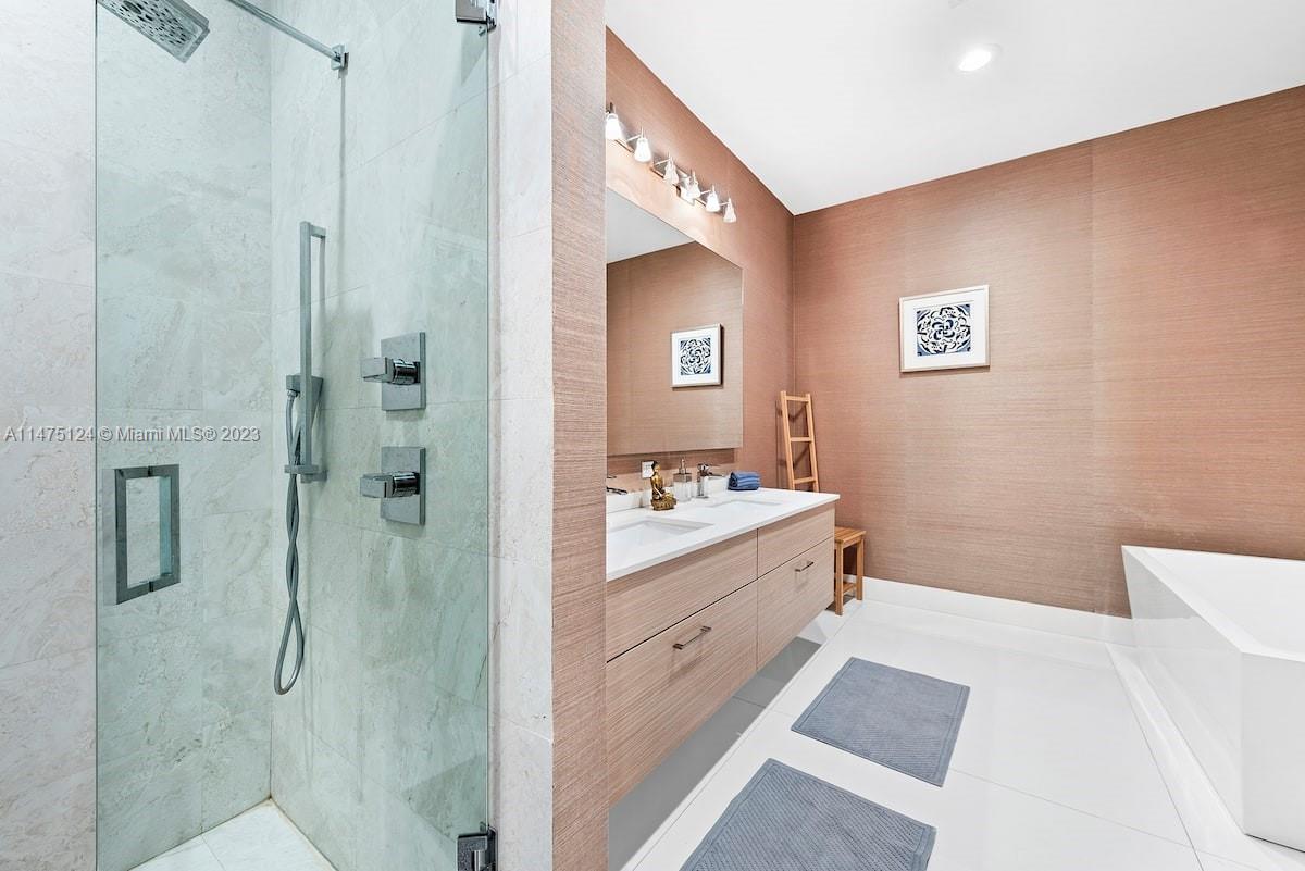 BAY HOUSE MIAMI CONDO - Residential