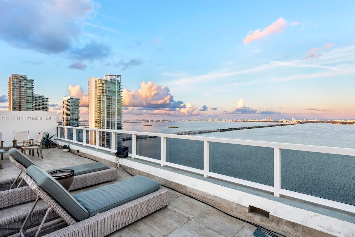 BAY HOUSE MIAMI CONDO - Residential
