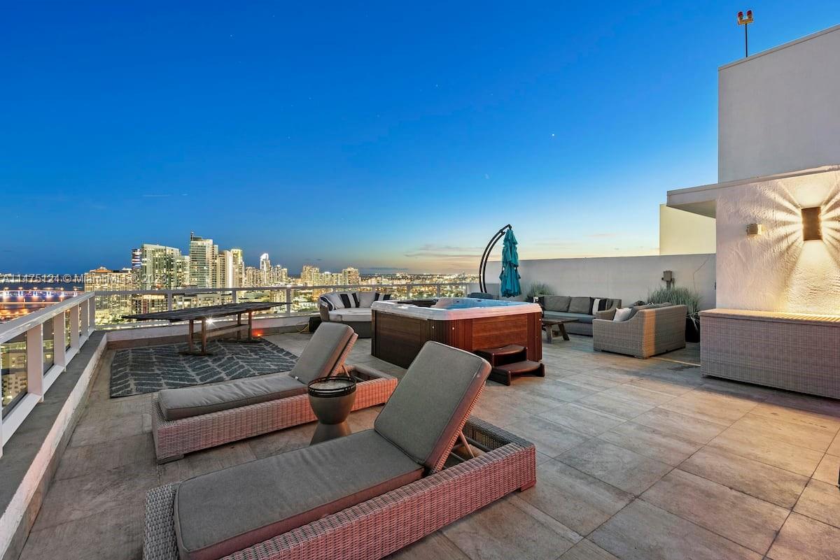 BAY HOUSE MIAMI CONDO - Residential