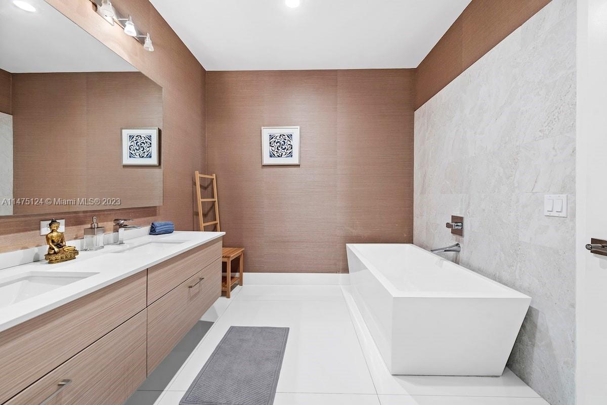 BAY HOUSE MIAMI CONDO - Residential