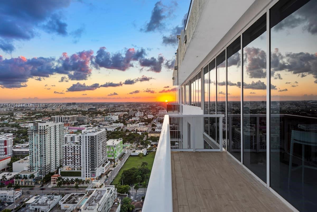 BAY HOUSE MIAMI CONDO - Residential