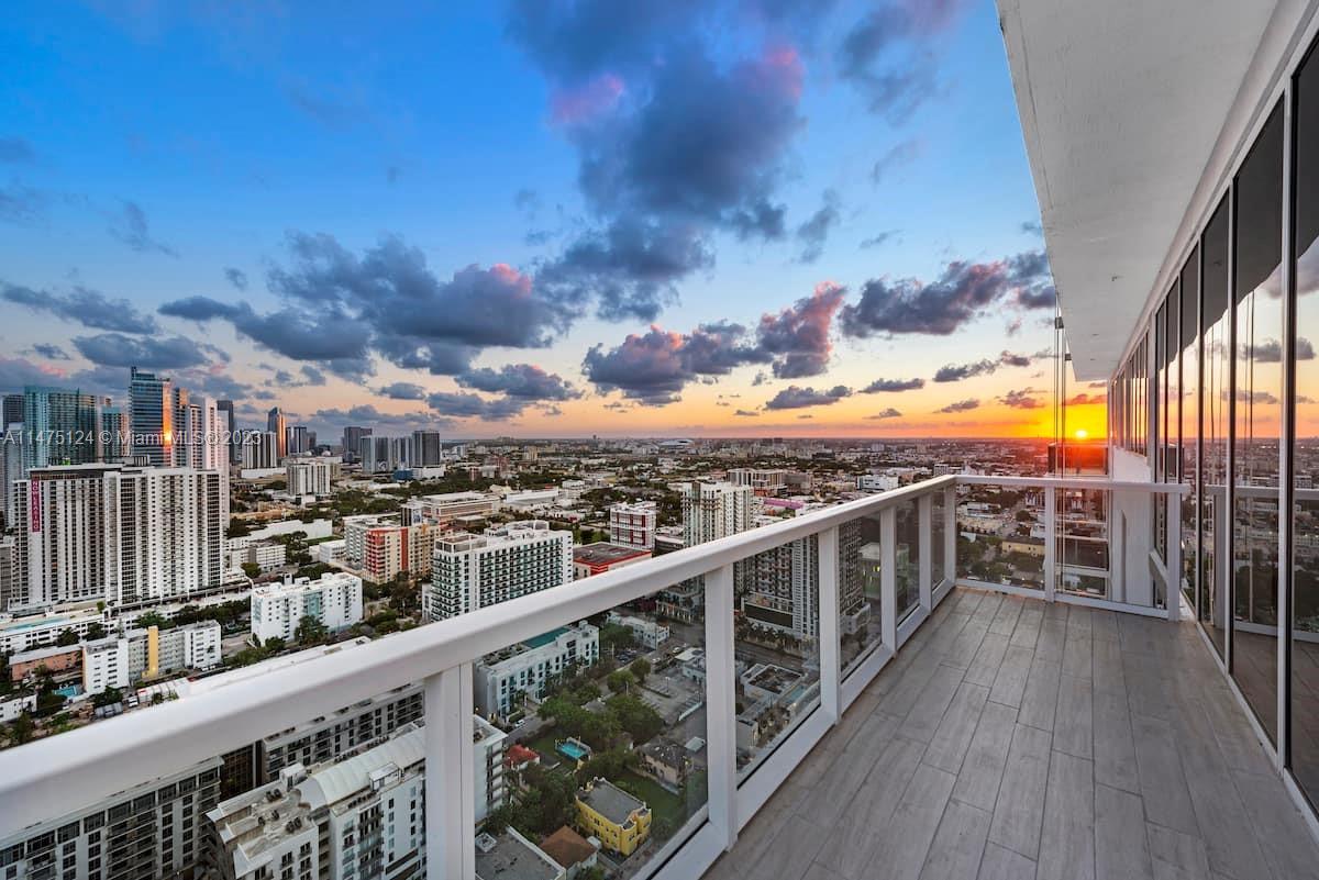 BAY HOUSE MIAMI CONDO - Residential