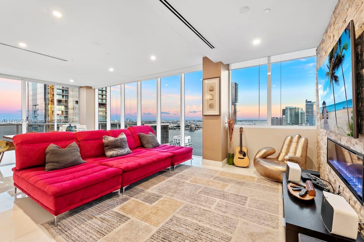 BAY HOUSE MIAMI CONDO - Residential