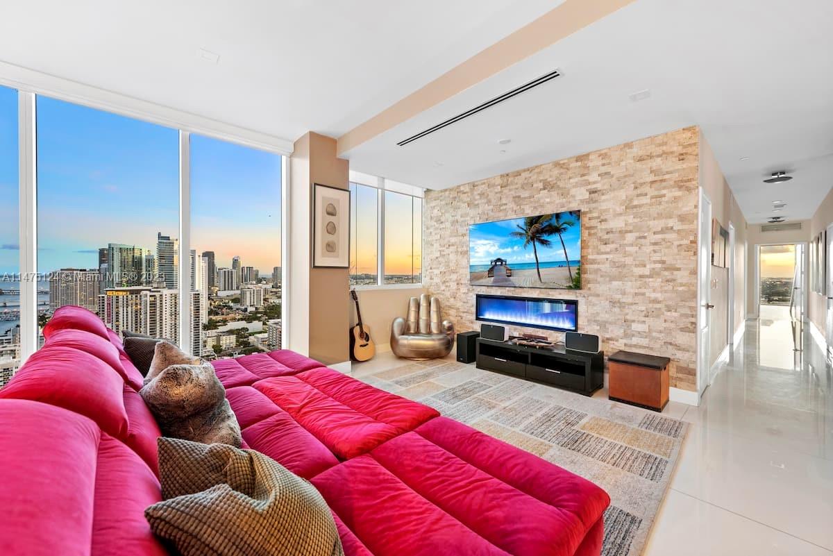 BAY HOUSE MIAMI CONDO - Residential