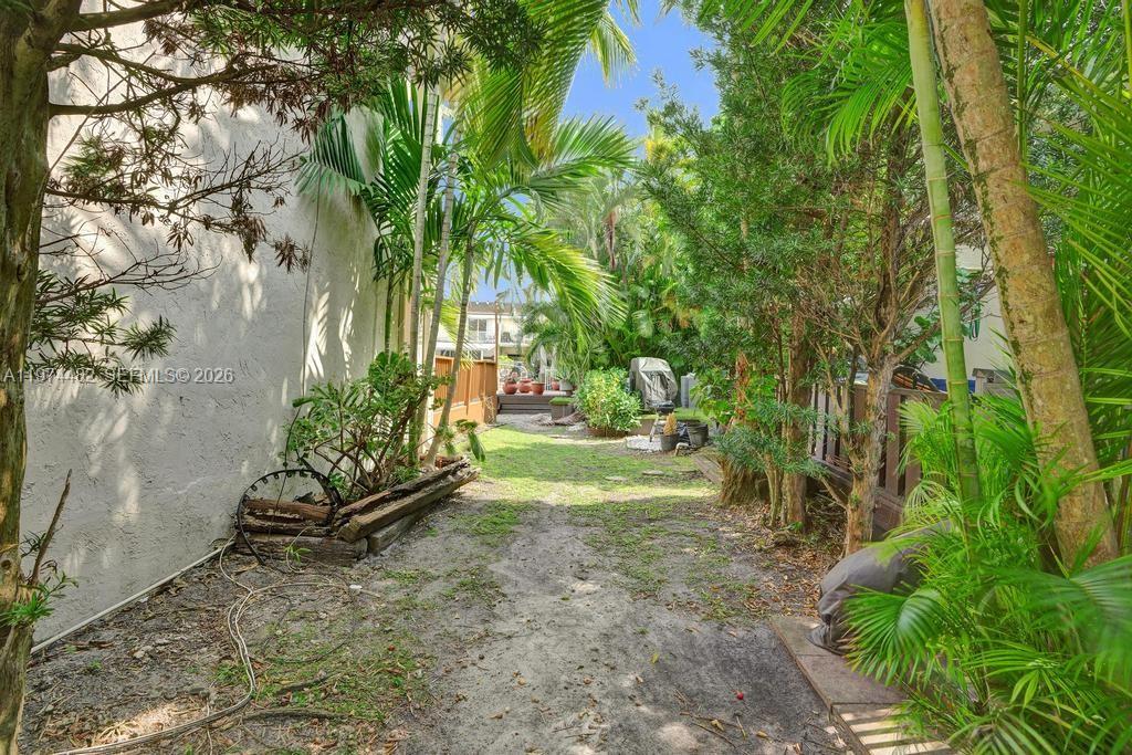 LAKEVIEW TOWNHOUSES CONDO - Residential