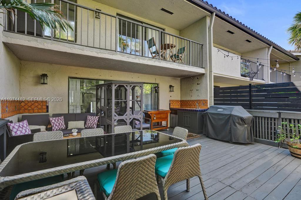 LAKEVIEW TOWNHOUSES CONDO - Residential