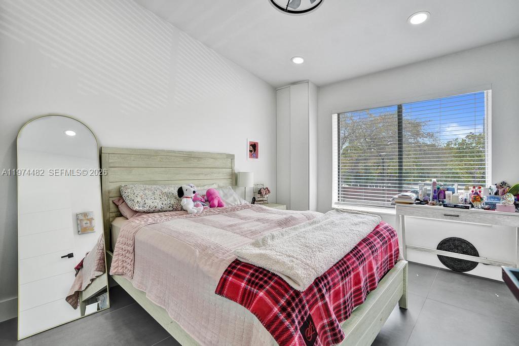 LAKEVIEW TOWNHOUSES CONDO - Residential