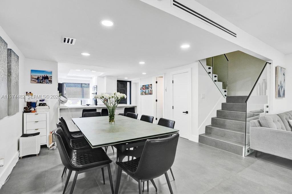 LAKEVIEW TOWNHOUSES CONDO - Residential