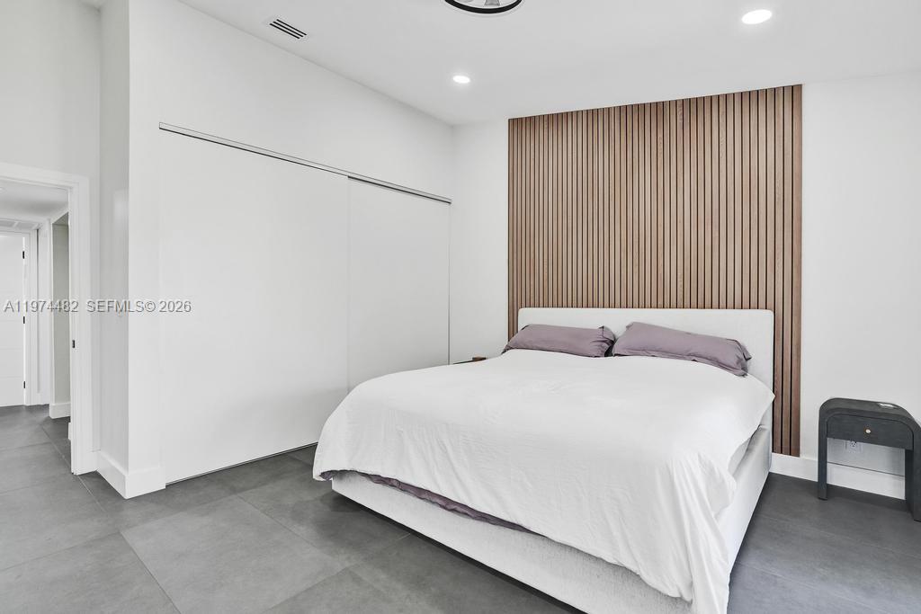 LAKEVIEW TOWNHOUSES CONDO - Residential