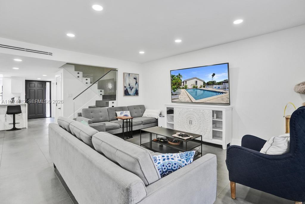 LAKEVIEW TOWNHOUSES CONDO - Residential