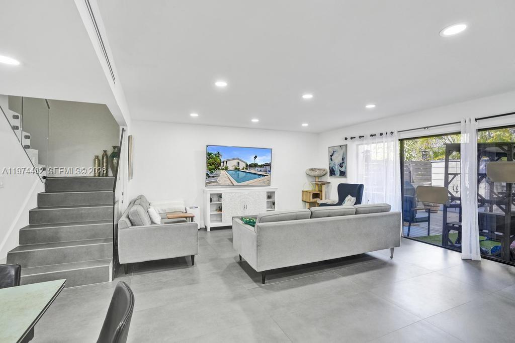 LAKEVIEW TOWNHOUSES CONDO - Residential