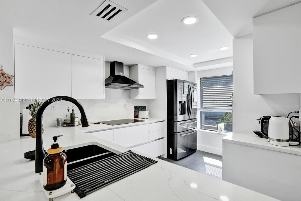 LAKEVIEW TOWNHOUSES CONDO - Residential