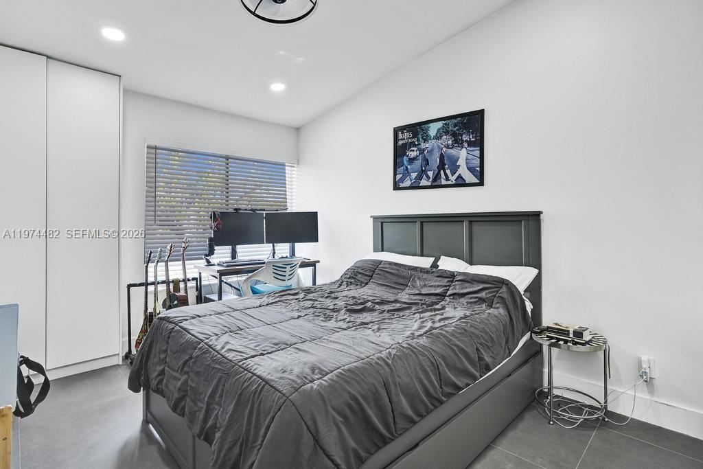 LAKEVIEW TOWNHOUSES CONDO - Residential