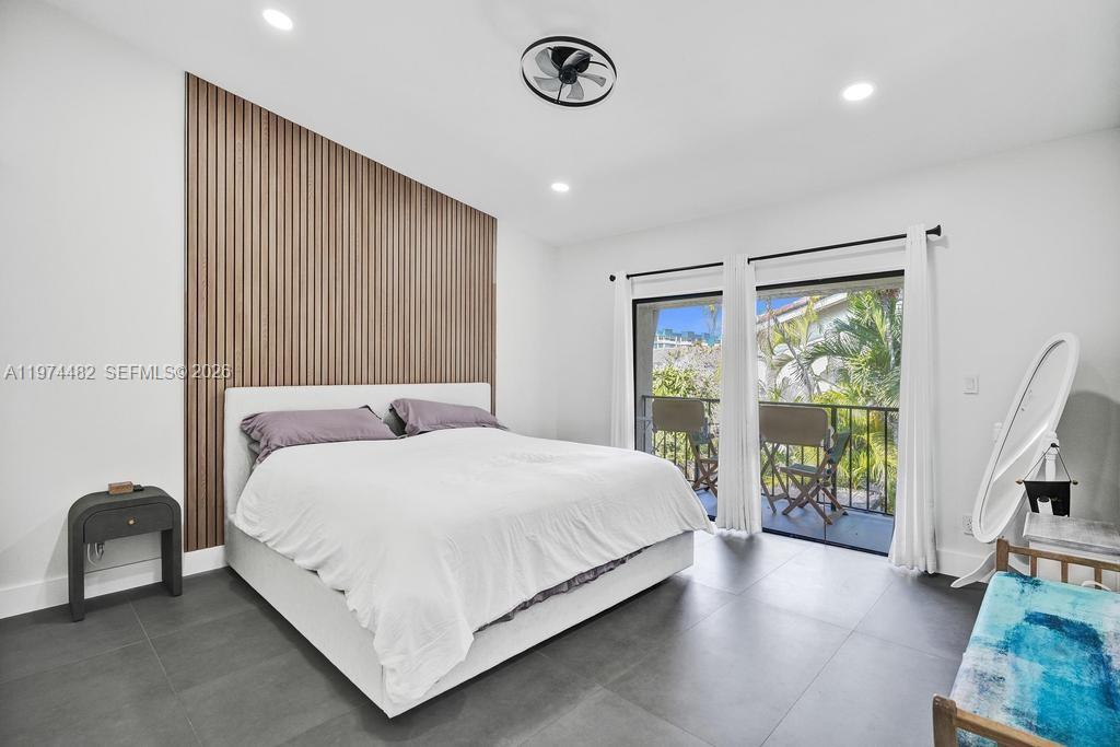 LAKEVIEW TOWNHOUSES CONDO - Residential