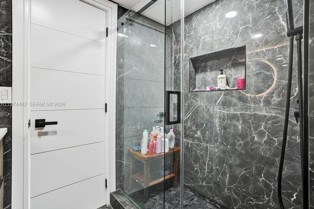 LAKEVIEW TOWNHOUSES CONDO - Residential