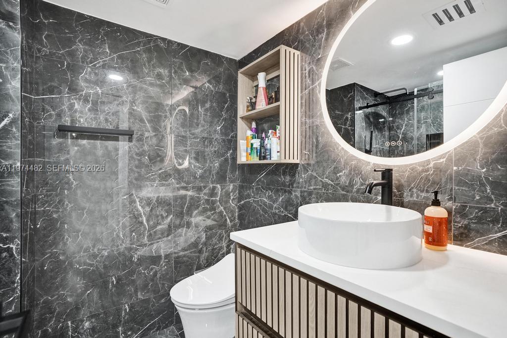 LAKEVIEW TOWNHOUSES CONDO - Residential