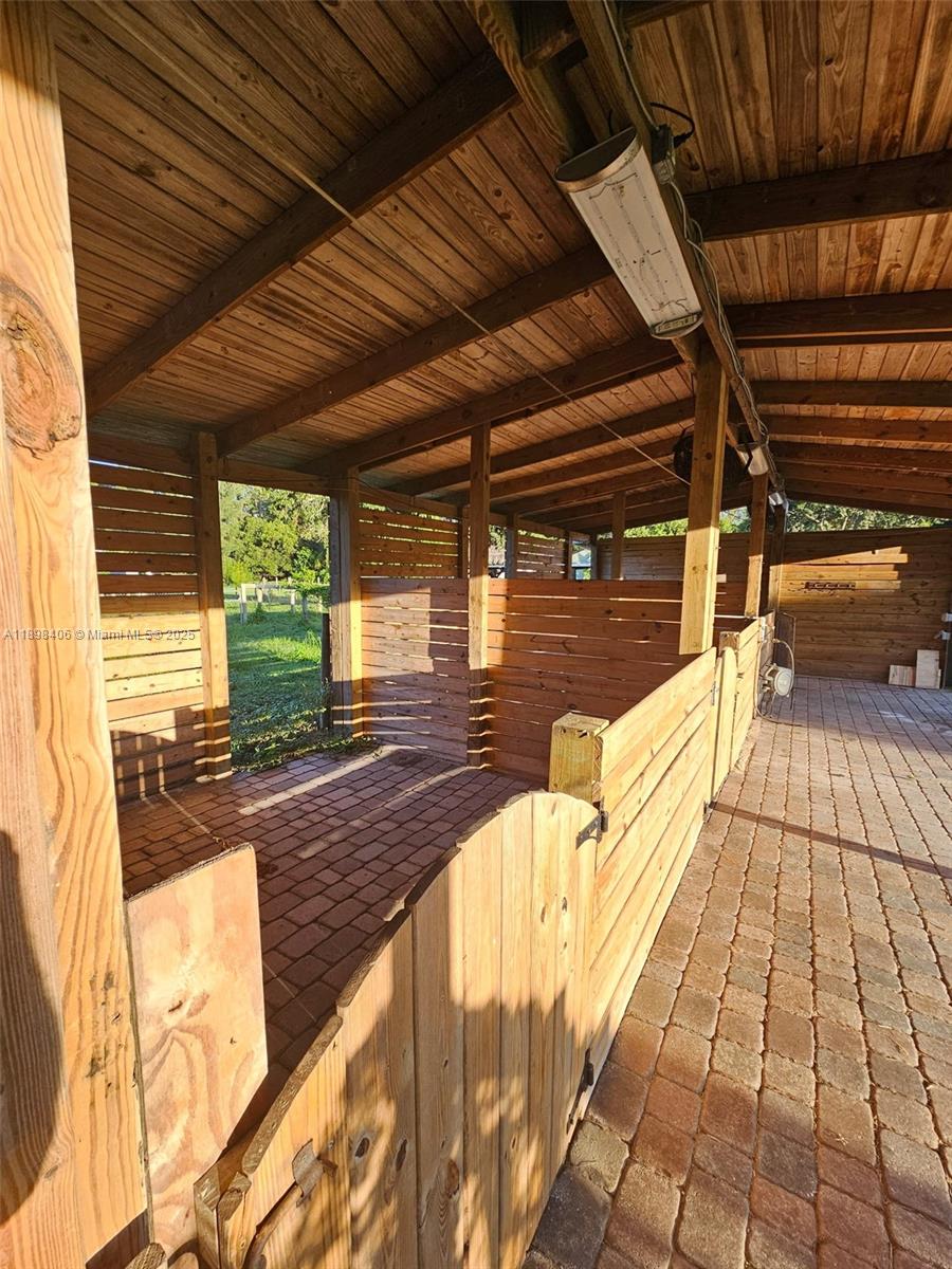 LOXAHATCHEE GROVES - Residential Lease