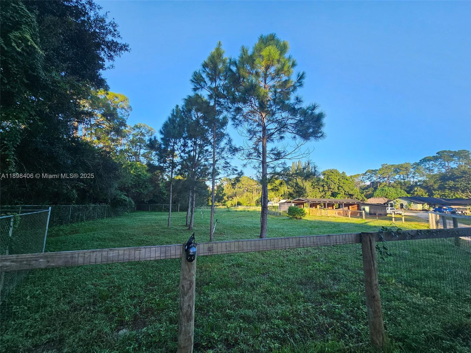 LOXAHATCHEE GROVES - Residential Lease