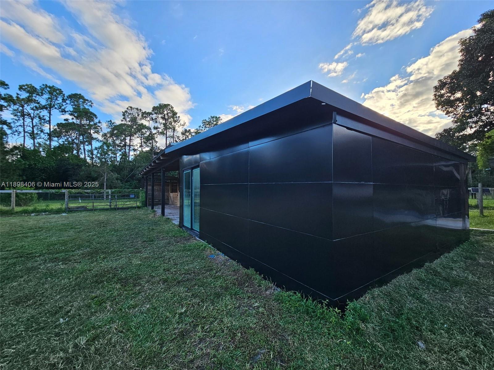 LOXAHATCHEE GROVES - Residential Lease