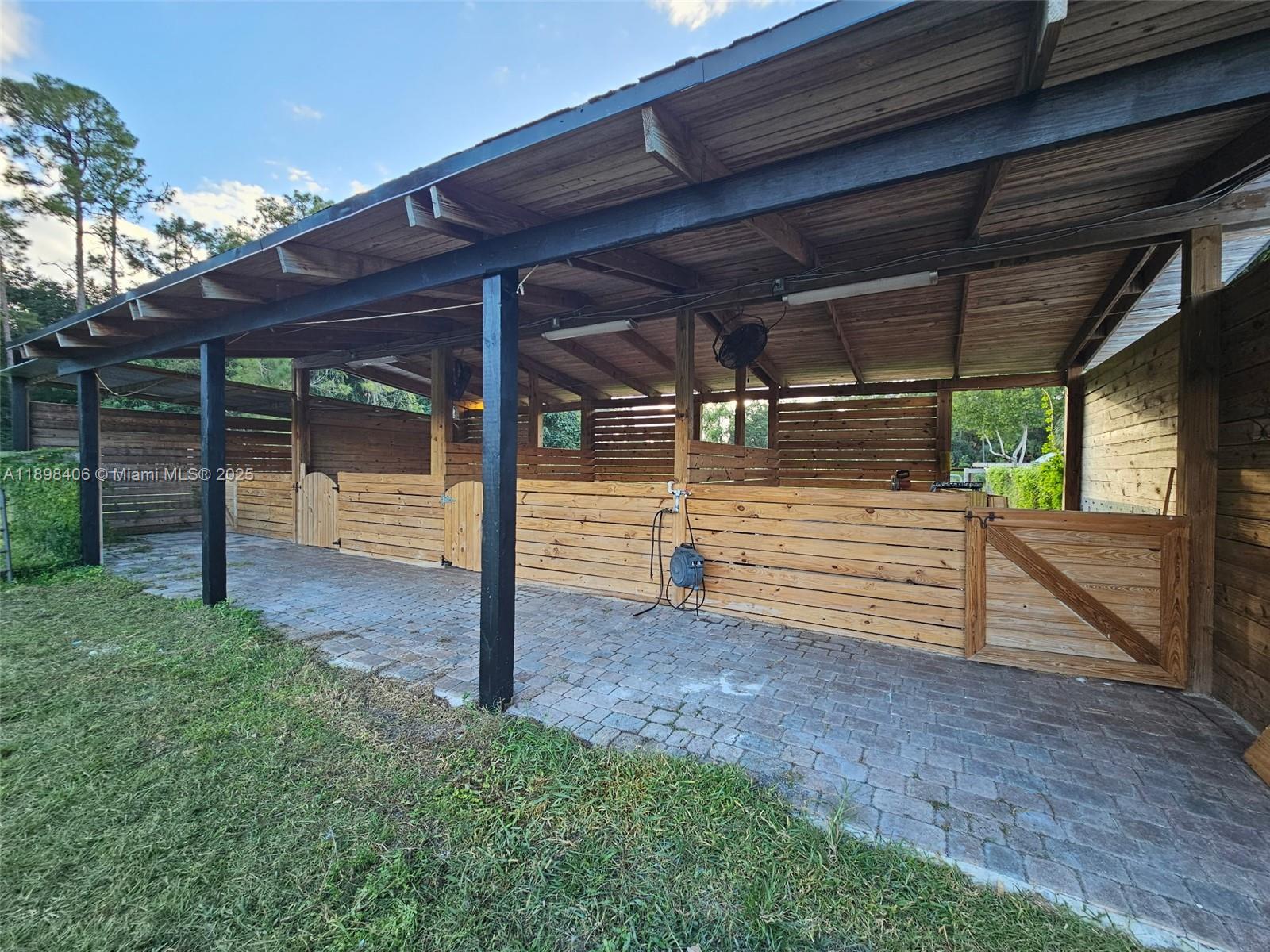 LOXAHATCHEE GROVES - Residential Lease