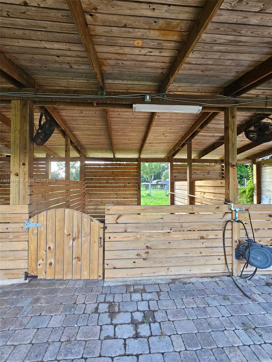 LOXAHATCHEE GROVES - Residential Lease